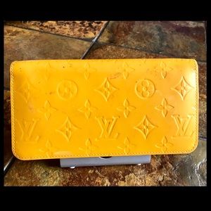 💕💕 SOLD!! 💕💕. LOUIS VUITTON Yellow Vernis Zip Long Wallet
